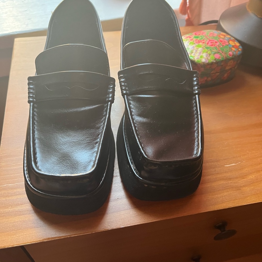 Peche black leather loafers